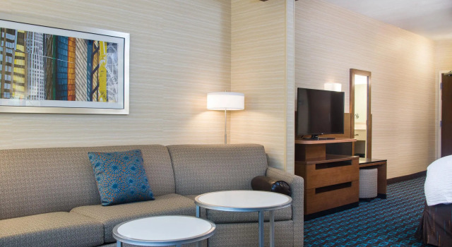 Двухместный люкс Fairfield by Marriott Inn & Suites Dayton Downtown