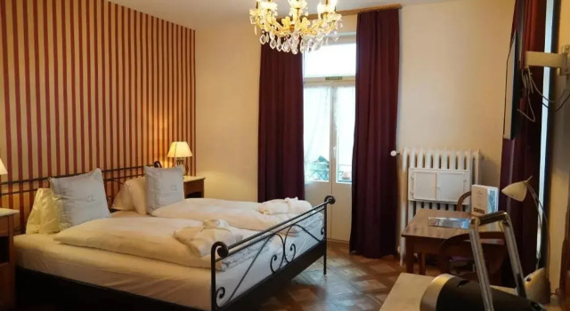 Carlton-Europe Vintage Adults Hotel