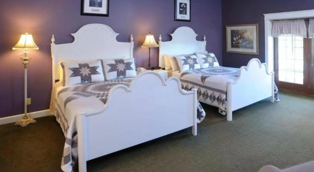 Четырёхместный номер Standard Carlisle Inn