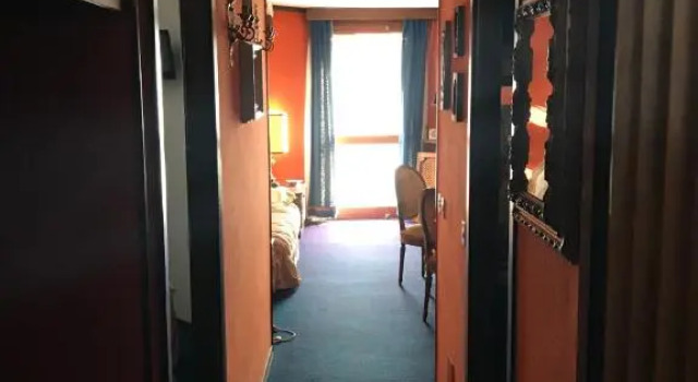 Giomein - Flat in Cervinia 50m from slopes and city centre, Забронировать Отель Отели Брей-Червиния с парковкой, рядом с Лыжный подъемник Червиния, Парковка