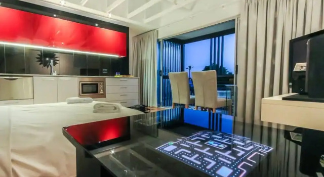 Cool Architect-Designed Studio Close To CBD