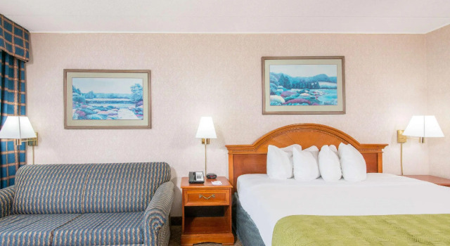 Двухместный номер Standard Ramada by Wyndham Cumberland Downtown