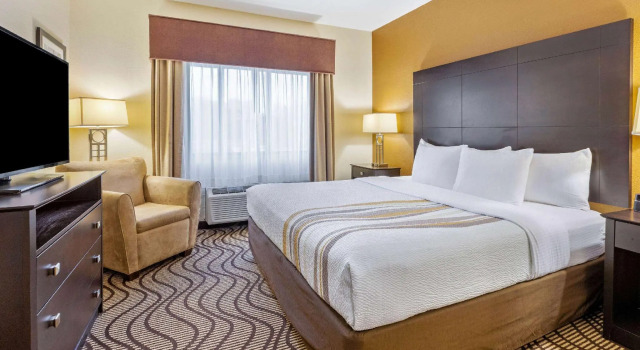 Двухместный люкс с красивым видом из окна La Quinta by Wyndham South Bend