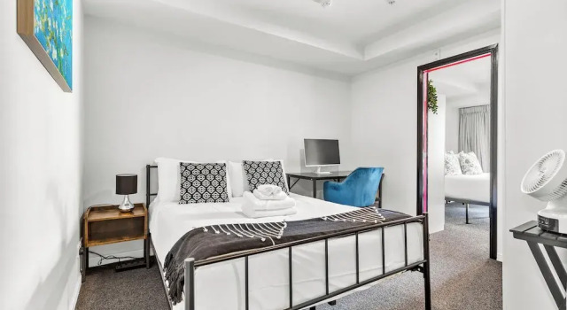 2BR Apt with Parking in Prime Spot Zodiak Stays