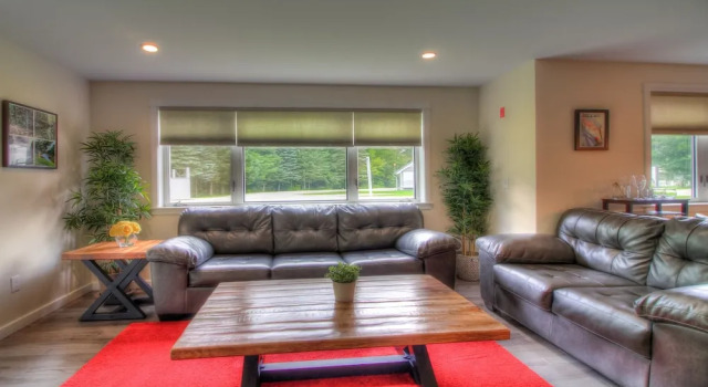 Kcis 432 - Killington Tree House: 2 Room Modern Condo, Varaa Hotelli Hotellit New England uima-altaalla, Uima-allas