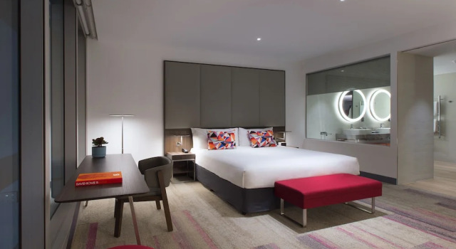 Suite 1 dormitorio con vista al río Aloft Perth