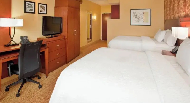 Четырёхместный номер Standard Courtyard by Marriott Pittsburgh North/Cranberry Woods