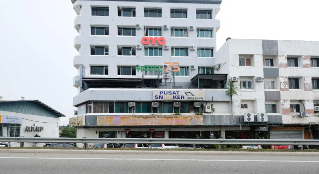 OYO 1105 Hotel 75, Book Hotel Billige hoteller i Temerloh