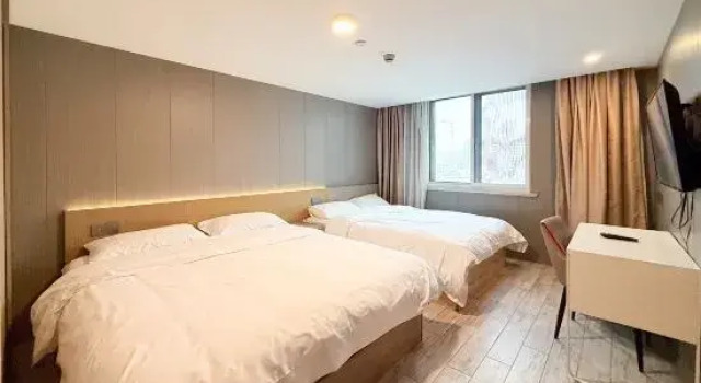 Люкс Rongju Hotel (Shanghai Chenghuang Temple)