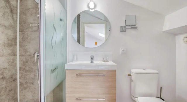Двухместный номер Standard Мансарда Logis Hôtel - Hôtel des Voyageurs