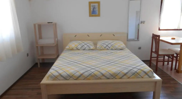 Apartments Brešan, Varaa Huoneisto Hotellit Split-Dalmatia pysäköinnillä, Pysäköinti