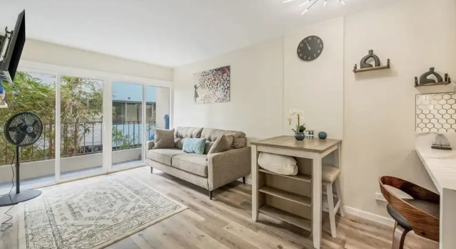 Апартаменты Two-bedroom Apartment With a Sunny Patio