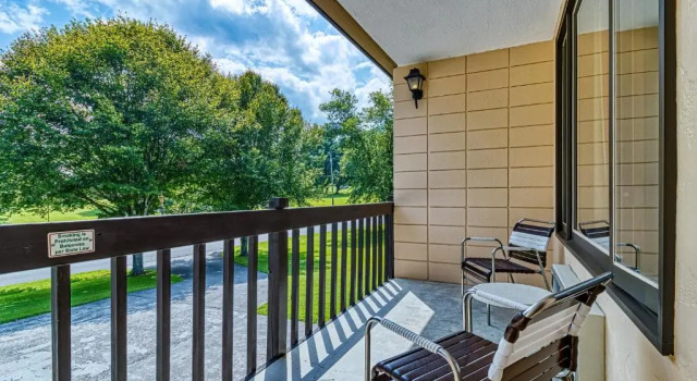 Номер Standard с балконом Highland Manor Inn