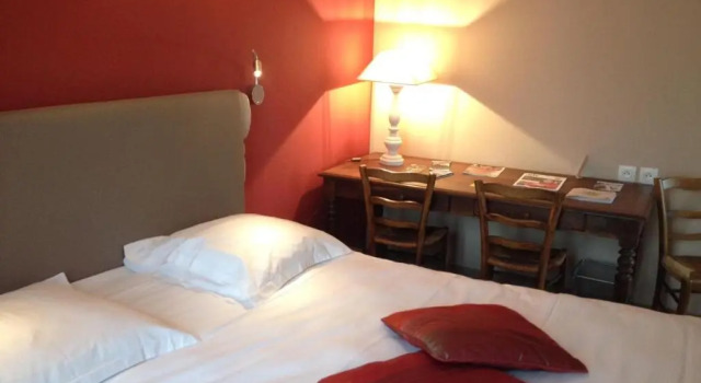 Номер Standard Logis Hôtel Restaurant Auberge du Valburgeois