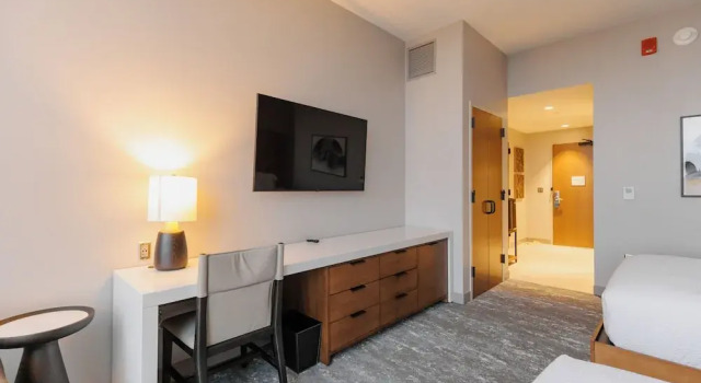Четырёхместный номер Standard с видом на город Highpoint Hotel