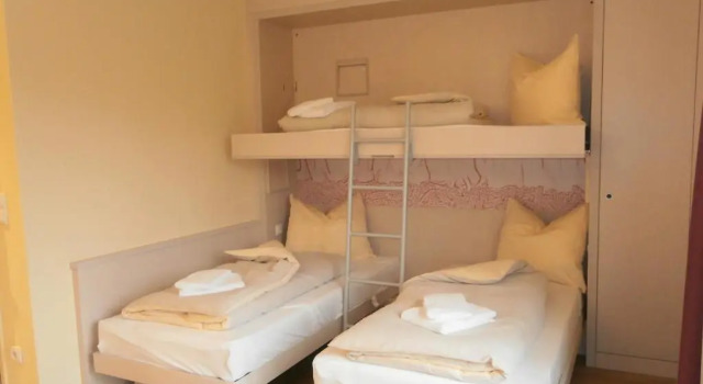 Трёхместный номер Standard JUFA Hotel Jülich im Brückenkopf-Park