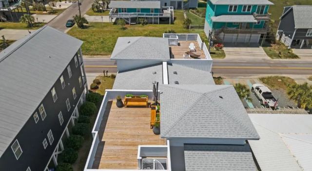 Коттедж Contemporary Designed Beach Home Carolina Beach