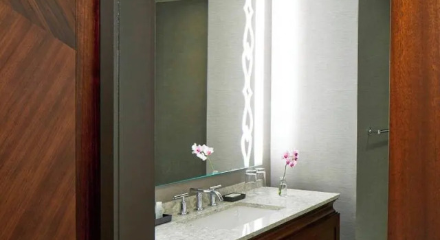Двухместный клубный номер Standard Renaissance Dallas at Plano Legacy West Hotel