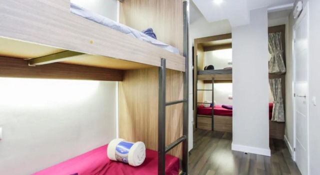 Кровать в общем номере (женский номер) Barcelona & You Hostel Sagrada Familia