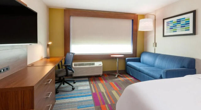 Люкс Holiday Inn Express & Suites Brunswick - Harpers Ferry Area by IHG