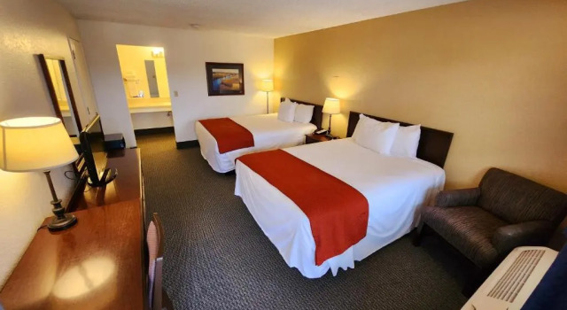 Четырёхместный номер Standard Budget Motel