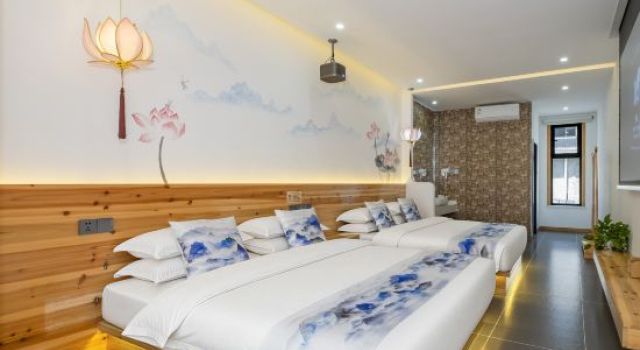 Кровать в общем номере Yicaoyimu B&B (Wutaishan Scenic Area Branch)
