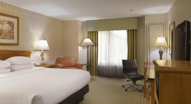 Двухместный номер Standard с видом на бассейн DoubleTree by Hilton Ontario Airport