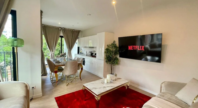 One Lux Stay Near Antwerp Central - 3 Bedroom 1.5 Bathroom, Забронировать Отель Антверпен провинция Антверпен, рядом с Royal Palace Antwerp