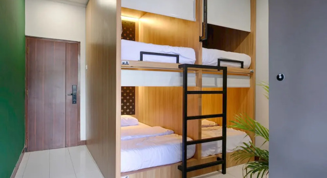 Кровать в общем номере (женский номер) HUBS Tugu Yogyakarta