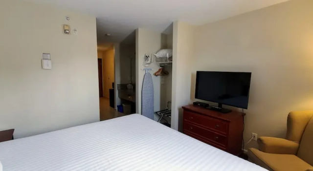 Люкс Travelodge by Wyndham Stony Plain