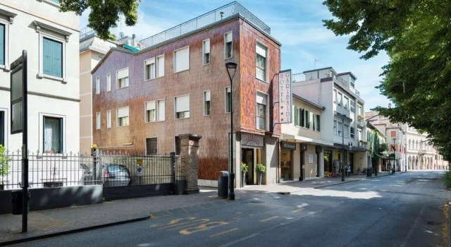 Кровать в общем номере Hotel Garibaldi
