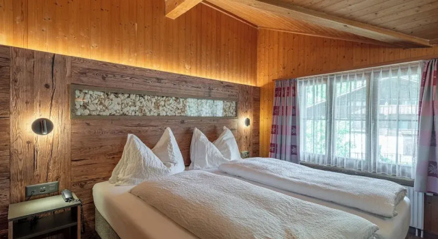 Кровать в общем номере Chalet Stöckli