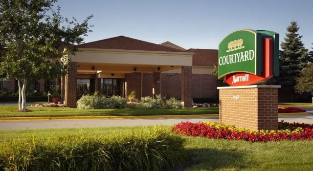 Courtyard by Marriott Milwaukee Brookfield, Varaa Hotelli Brookfield Wisconsin, lähellä Brookfield Square Mall