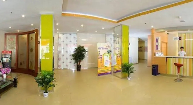 Weilai Yiju Hotel, Prenota Hotel Hotel a Henan con parcheggio, Parcheggio