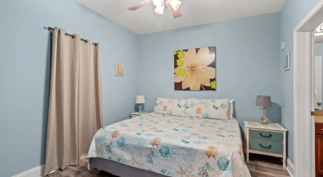 Номер Standard с балконом Laketown Wharf Unit 104