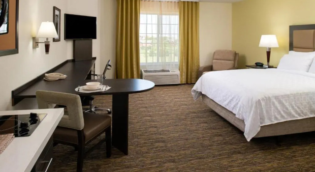 Двухместный люкс Candlewood Suites Olathe by IHG