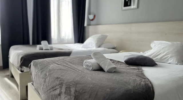 Двухместный номер Comfort Brit Hotel Du Dauphin LAigle