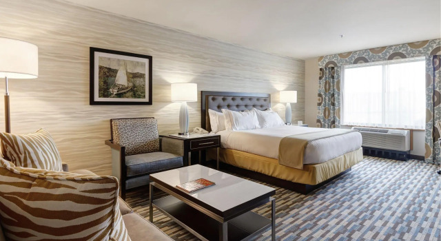 Двухместный люкс Deluxe Holiday Inn Express Hotel & Suites Warwick-Providence Airport by IHG