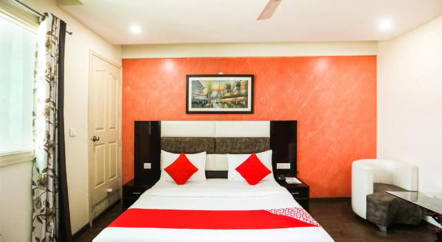 Люкс Collection O 65905 Hotel Grand Shoba Inn