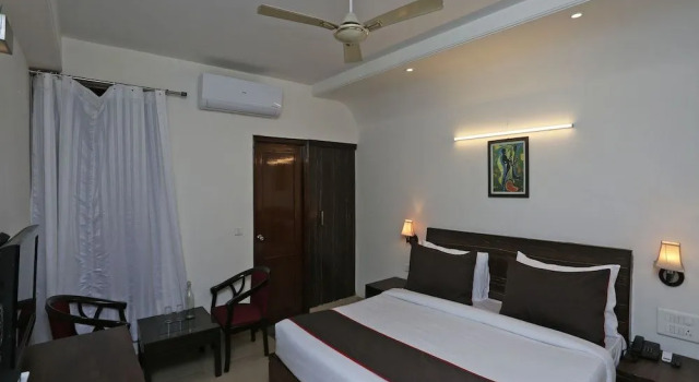 Collection O 30106 Valley Plaza, Varaa Hotelli Dehradun Uttarakhand