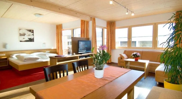 Apart Marienberg, Rezerwuj Hotel Hotele w Tyrol z parkingiem, Parking