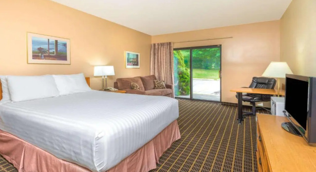Двухместный номер Standard Howard Johnson by Wyndham Tillsonburg