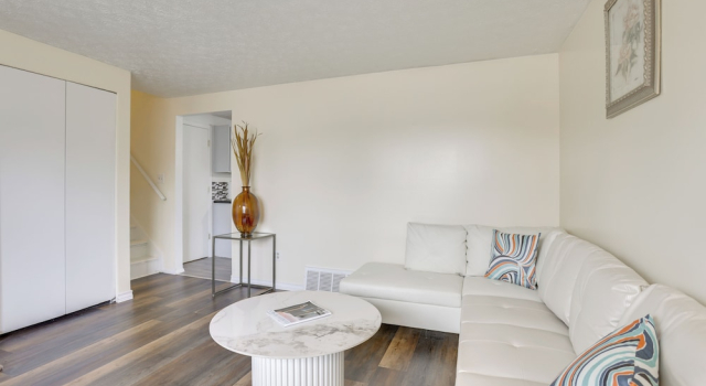 Explore Columbus! Fully Renovated Home w/ Yard, Rezerwuj Dom wakacyjny Columbus Ohio
