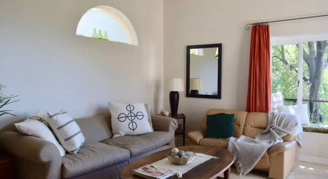 Leafy Hideaway House with Table Mountain Views, Забронировать Отель Отели Cape Peninsula с парковкой, Парковка
