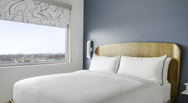 Люкс Element by Marriott Branson