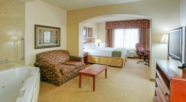 Люкс Holiday Inn Express Hotel & Suites Las Cruces by IHG