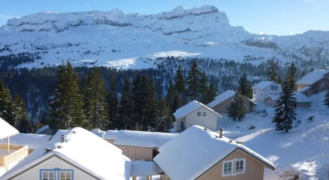 Chalet lumineux avec poêle à bois et WIFI gratuit - 6 à 8 personnes - Garage - FR-1-425-117, Забронировать Шале Виллы Араш-ла-Фрас, рядом с Горнолыжный подъемник Молье, Вилла