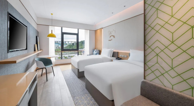 Четырёхместный номер Standard с видом на горы Holiday Inn Tongren Wanshan by IHG