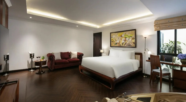 Номер Executive MAY DE VILLE Crown Hotel