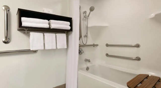 Четырёхместный номер Standard Country Inn & Suites by Radisson, Brooklyn Park - Brooklyn Center, MN